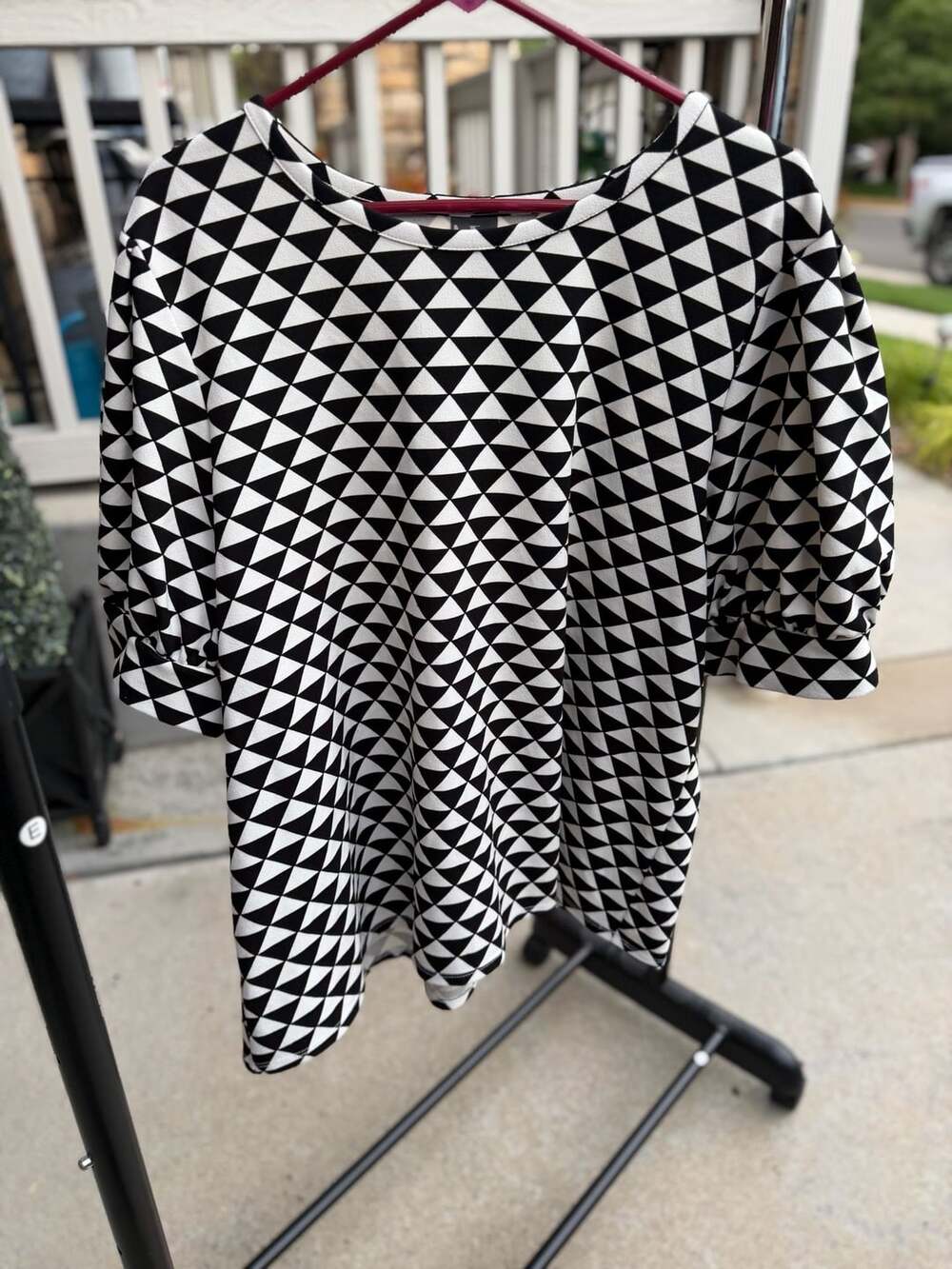 Black and White Geometric Triangle Print Puff Sleeve Top